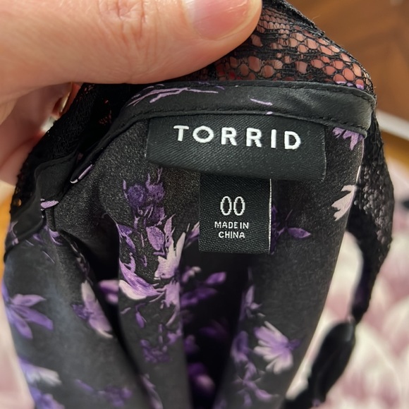 Torrid Floral Satin Lace Trim Cami Size 00 - Picture 10 of 11